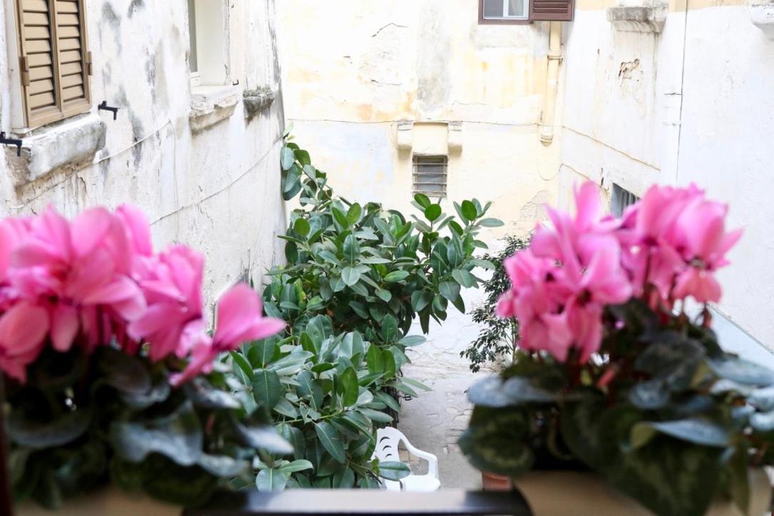 Dimora Il Solstizio Apartment Bari Bagian luar foto